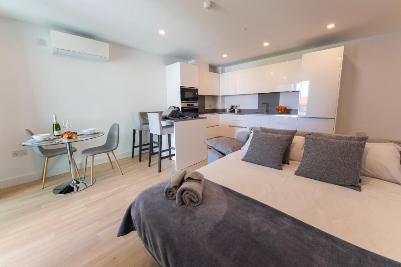 Brand New Luxury 1 Bed 2 Bath Apartment - Spa & Pool Gibraltar Ngoại thất bức ảnh