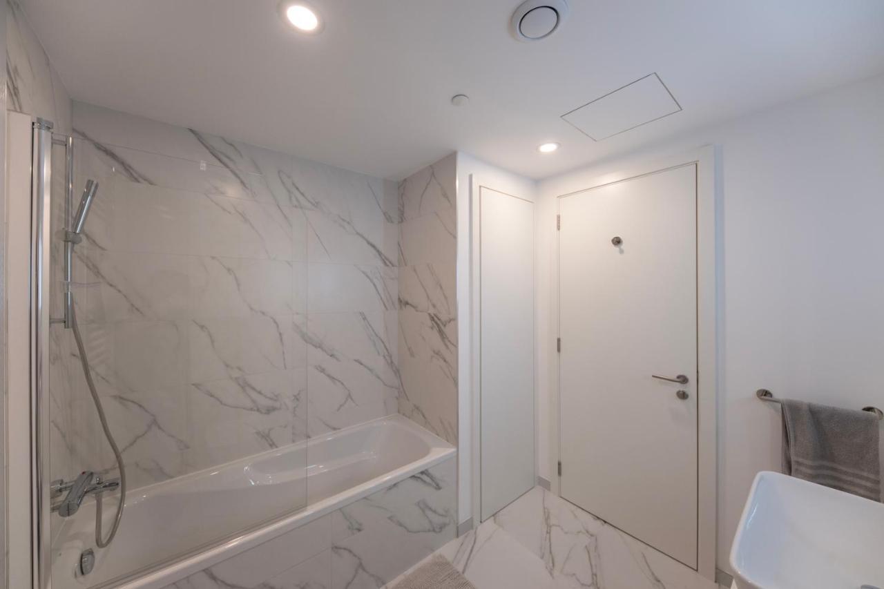 Brand New Luxury 1 Bed 2 Bath Apartment - Spa & Pool Gibraltar Ngoại thất bức ảnh