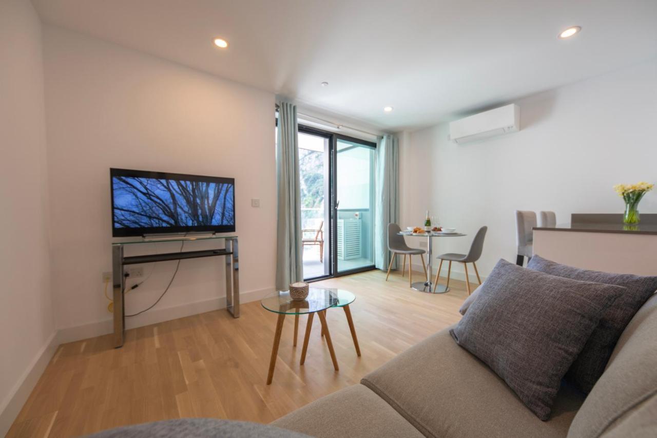 Brand New Luxury 1 Bed 2 Bath Apartment - Spa & Pool Gibraltar Ngoại thất bức ảnh